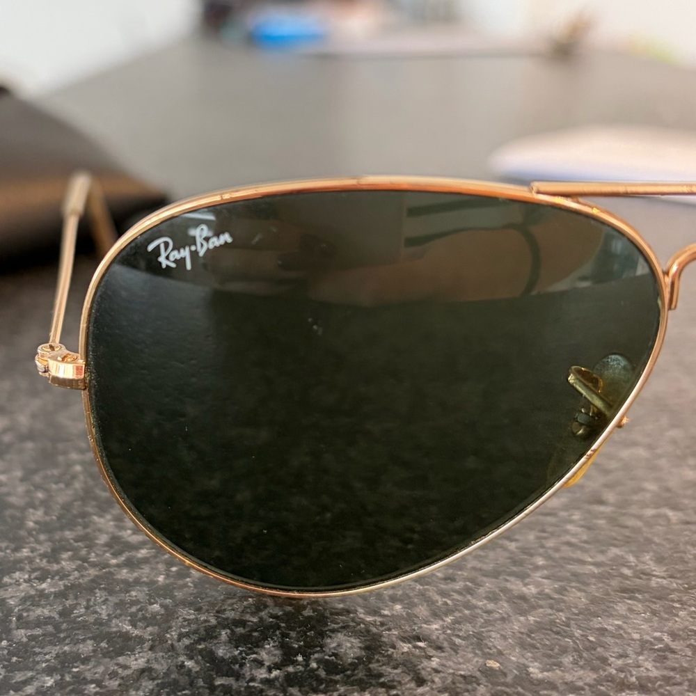 Ray-Ban RB3025 Classic Gold Aviators - Picture 2 of 7